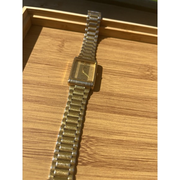 Vintage Lorus Gold Tone Quartz Watch 16mm For Ladies - Picture 2 of 11